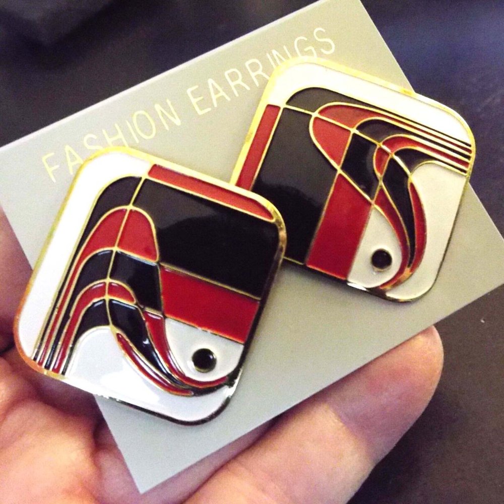 CONTEMPORARY ENAMEL CLOISONNE RED BLACK & WHITE ABSTRACT SQUARE EUC EARRINGS 10